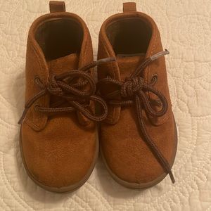 Osh Kosh sz 6 boots